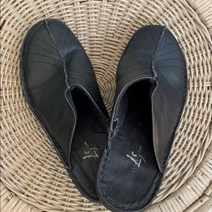 Life Stride 8.5M Black Low Wedge Mules